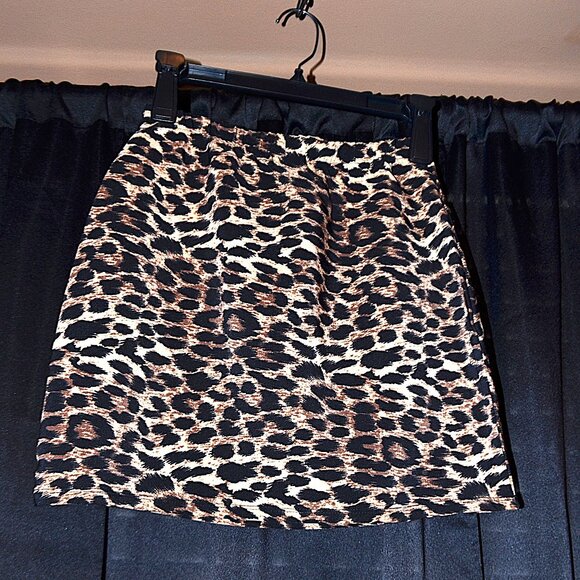GLG Chic Comfy Mini skirt Bold Animal Print Fashion Trend Party Wear- SZ Small - Picture 1 of 9